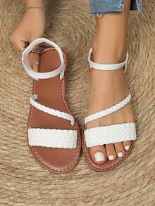 青少年及学生新款时尚休闲交叉编织带平底凉鞋，适合海滩、户外、校园、休闲穿着，有黑色、棕色、白色可选。 - 白色 - 查看 5