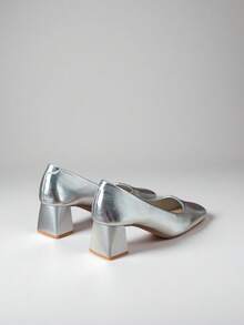 Zapatos de baile de tacón bajo grueso de plata para mujer - Bombas de punta cerrada para fiestas y banquetes - Plateado - Ver 2
