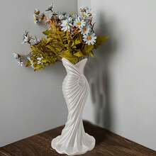 Robe-vase élégante imprimée en 3D, combinant l'élégance de la haute couture et la décoration d'intérieur minimaliste. Convient pour les arrangements floraux, peut être placée sur un bureau ou une coiffeuse - tenue de soirée - Voir 2