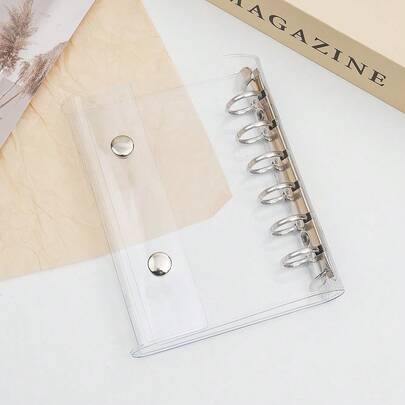 1 chiếc bìa đựng tài liệu rời trong suốt khổ A7, thiết kế khóa đôi tiện dụng để lưu trữ ảnh đẹp. Có thể dùng làm album ảnh, bộ sưu tập sticker, sổ tay, sổ ghi chép, văn phòng phẩm, đồ dùng học tập.