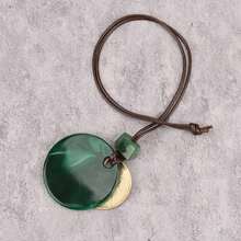 1 pieza Collar colgante redondo de resina estilo bohemio con disco dorado, cadena de cuerda con cuentas, joyería versátil para fiesta, playa, viaje, unisex para parejas - cuerda de cera - Ver 7