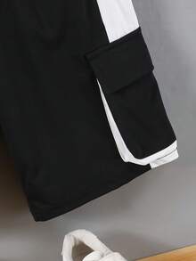 Set de 2 piezas de pantalones cortos con bolsillos cargo y camiseta de color contrastante para niños, conjunto de ropa casual de verano para niños de 8 a 12 años - Blanco y Negro - Ver 3