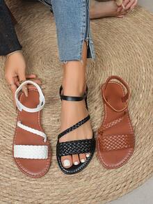 青少年及学生新款时尚休闲交叉编织带平底凉鞋，适合海滩、户外、校园、休闲穿着，有黑色、棕色、白色可选。 - 白色 - 查看 7