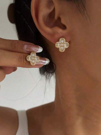 2pcs Fashionable Luxury Clover Earrings, Niche Design Earrings, Suitable For Women's Daily Wear, Casual, Party, Valentine's Day, Mother's Day Holiday Gift