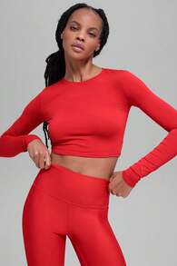 Alo Yoga Alo Alosoft Crop Finesse Long Sleeve True To Size Women's Bright Red W3601r - 紅色 - 查看 2