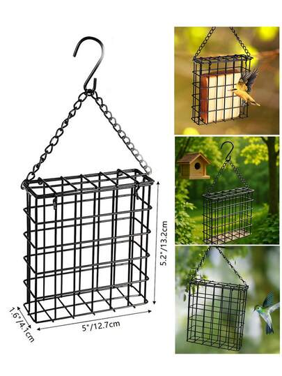1 chiếc lồng chim bằng sắt màu trơn tối giản, cấu trúc lưới sắt màu đen chống gỉ với nắp mở được, móc treo và thiết kế dây xích đôi, thân lồng lưới vuông giúp chim dễ dàng mổ, máng ăn chim hoang dã cho vườn và sân, máng ăn chim treo sân sau dùng được quanh năm.