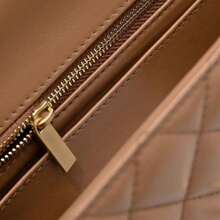 Brown Quilted Leather Crossbody Bag With Gold Chain & Pearl Ball Charm , Luxury Style For Women, Shoulder Bag For Daily, Party, Dating – Includes Dust Bag - Marrón - Ver 8