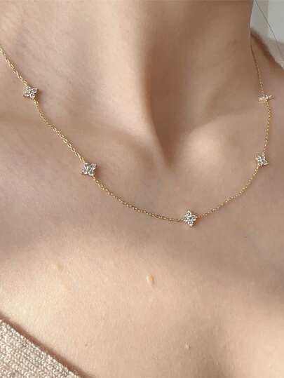 Elegante collar de trébol de cuatro hojas, estilo elegante y grácil, cadena de alta calidad, diseño largo, collar con borla grácil, adecuado para mujeres, regalo del Día de San Valentín, Día de la Madre