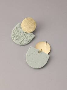 1 Pair Minimalist Textured Ceramic Earrings, Metal Bicolor Plant Relief Earrings, Niche Elegant Commuter Earrings - Mint Green - View 4