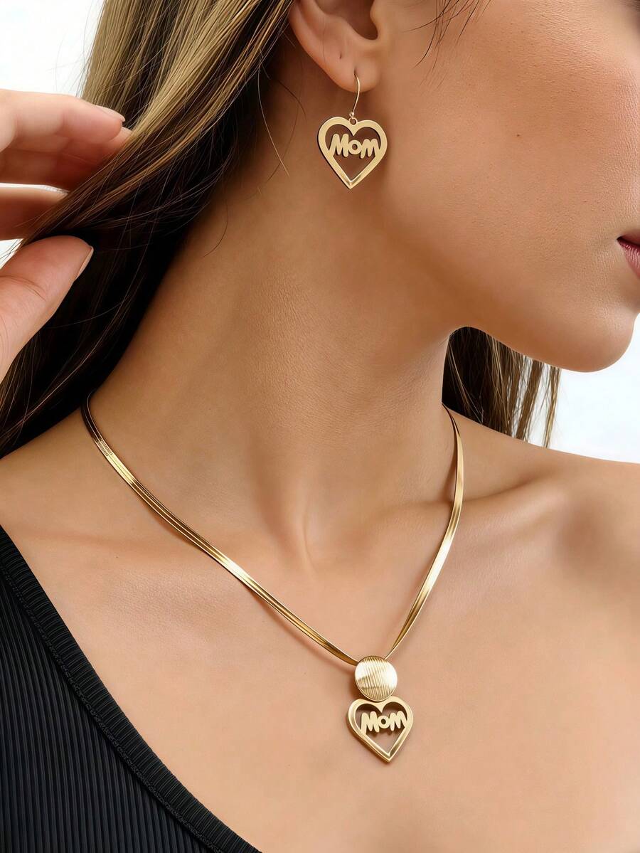 Set de joyas para el Día de la Madre - Collar de cadena plana de serpiente con colgante de disco dorado, aretes con corazón hueco con la letra "MOM", adecuado para amigas, madres, cumpleaños, uso diario u ocasiones festivas - Dorado - Ver 1