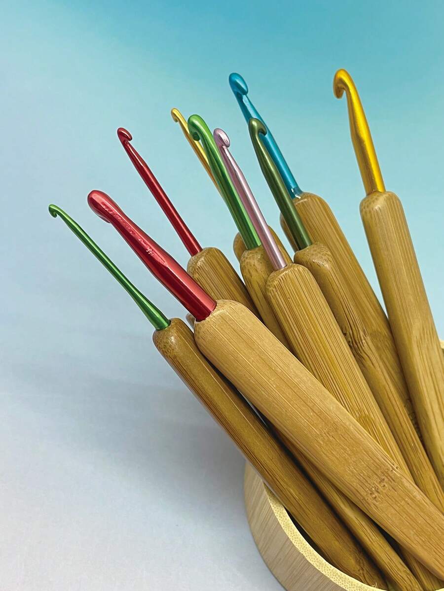 Set de 9 piezas de ganchos de ganchillo con mango de bambú de colores, incluye tamaños de 2.0mm, 2.5mm, 3.0mm, 3.5mm, 4.0mm, 4.5mm, 5.0mm, 5.5mm, 6.0mm, adecuado para ganchillo de muñecas, manualidades de decoración del hogar, tejido de bufandas y sombreros, reparación de ropa y diversos proyectos de costura - aguja de crochet - Ver 1