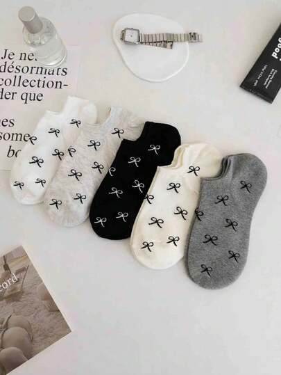10 đôi tất trẻ em họa tiết bướm, kiểu dáng tối giản dễ thương, màu đen trắng xám cơ bản, thoải mái, mềm mại, thoáng khí, phù hợp cho trẻ mặc hàng ngày, chơi thể thao, đi học, ở nhà và chơi đùa.