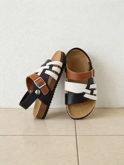 Dép xăng đan đế mềm nhiều màu sắc cho trẻ em 3-12 tuổi, mẫu bán chạy nhất mùa hè. Đế giữa bằng nút bần mềm, đế ngoài bằng cao su chống trơn trượt. Khóa móc kim loại điều chỉnh được. Kiểu dáng thường ngày, phù hợp cho cả nam và nữ. Thích hợp cho trường học và các hoạt động ngoài trời. Là đôi giày ngoài trời hoàn hảo cho nhiều dịp hè!