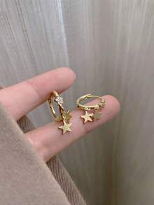 1 Pasang Anting Hoop Pentagram Rhinestone Kecil yang Modis, Lucu, Elegan, dan Serbaguna untuk Wanita, Cocok untuk Dipakai Sehari-hari dan Acara Festival - Bintang - View 2
