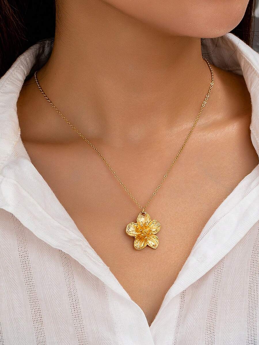 1pc Fashionable Minimalist Style Gold-Plated 5-Petal Flower Pendant Necklace, Suitable For Women's Daily Wear, Dates, Parties, And Travels - Yellow Gold - View 1