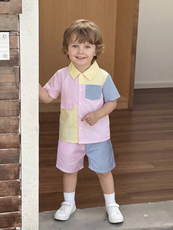 两件套幼儿男童多色拼接Polo领短袖衬衫搭配松紧腰短裤，适合日常休闲及户外穿着。