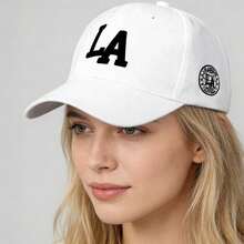 Black Streetwear Cap With A Flat Brim Featuring An LA Print, Suitable For Both Men And Women. This Hip Hop Hat Has An Adjustable Strap, Perfect For Outdoor Activities And Casual Occasions, Especially For Events Themed Around LA - 白色 - 查看 1