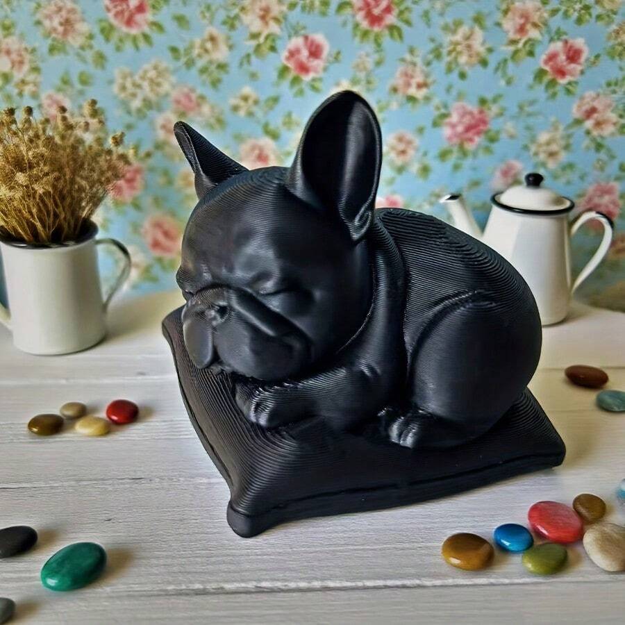 1个3D打印可爱睡姿斗牛犬雕像毛绒抱枕,专为爱狗人士设计。适用于室内/室外、家居装饰、办公桌、主题派对、汽车装饰,以及作为圣诞节、万圣节、感恩节和其他节日礼物(收藏摆件)。 - 1PCS - 查看 1
