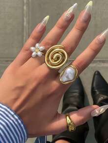 4Pcs Bohemian Golden Stackable Rings Set - Spiral& Flower Design For Everyday Wear - Yellow Gold - View 1