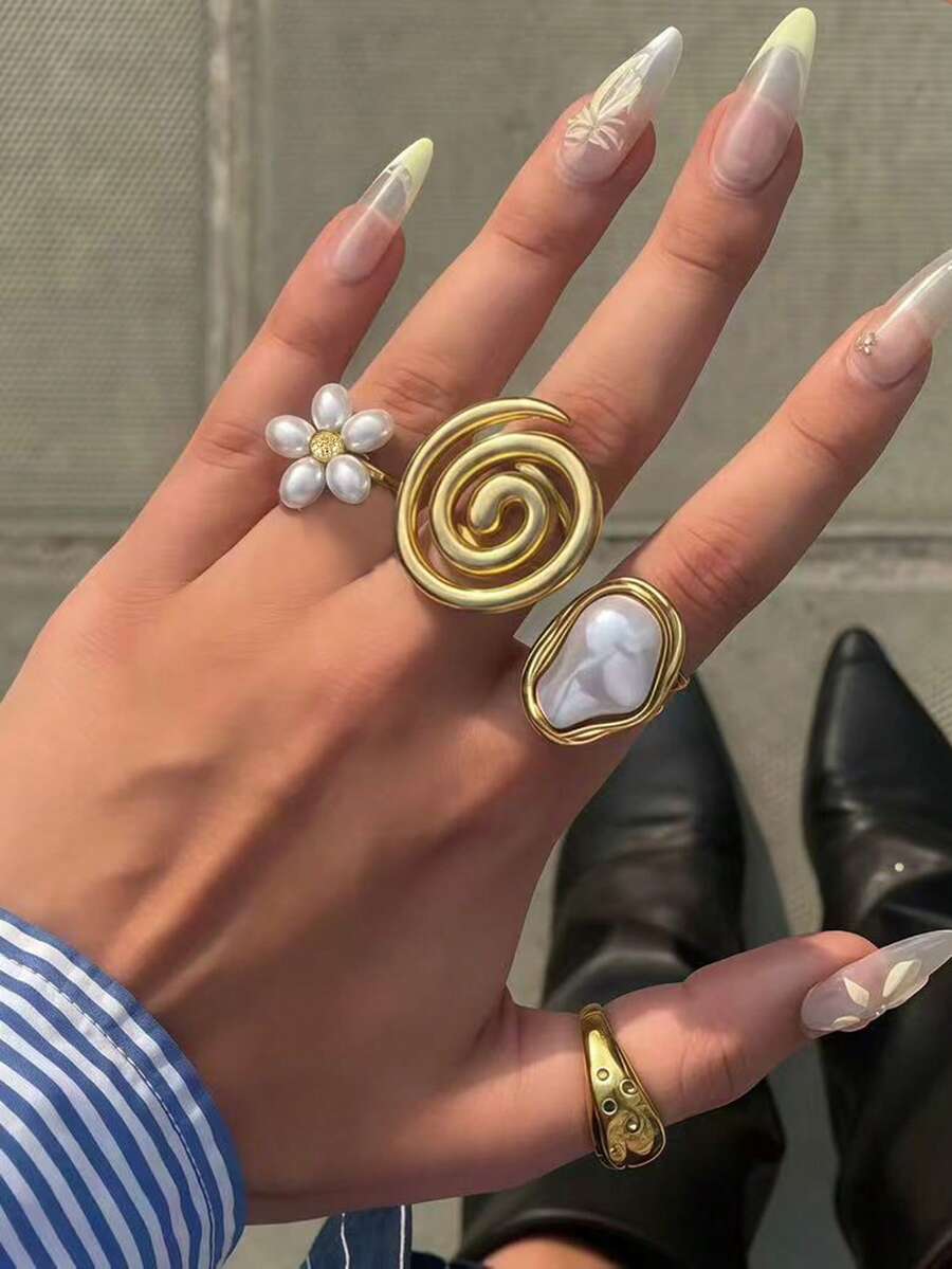 4Pcs Bohemian Golden Stackable Rings Set - Spiral& Flower Design For Everyday Wear - Yellow Gold - View 1