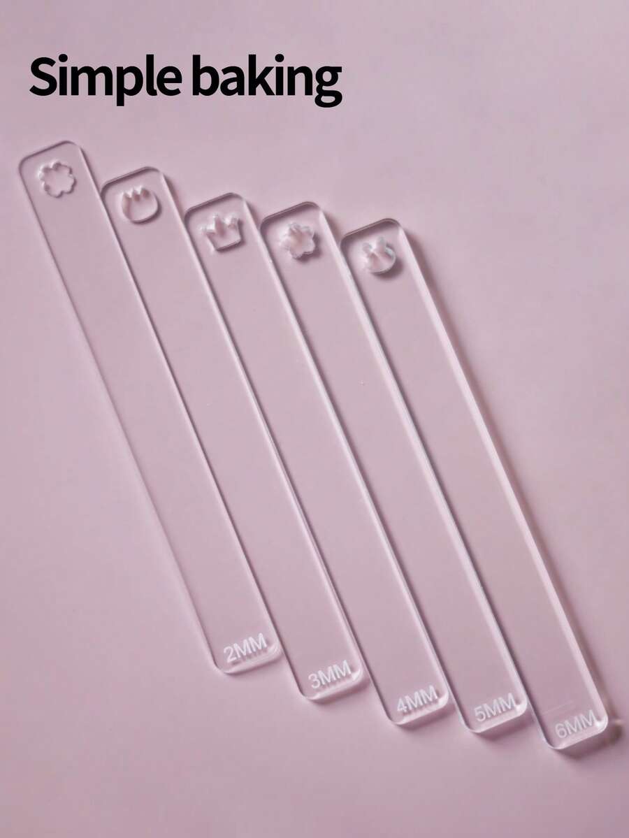 1 对 18 厘米亚克力饼干厚度规，5 种厚度选择（2 毫米、3 毫米、4 毫米、5 毫米、6 毫米），可用于糖霜、黄油饼干底、翻糖厚度测量，也可作为饼干分层器使用。