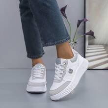 Contrast Color Lace-Up Metal Eyelet Casual Sneakers - White - View 5