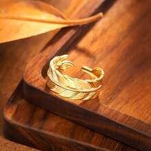 A Titanium Steel Ring With A High-End Feel - Gold - View 6