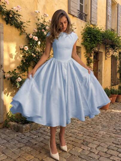 魅力四射的Floreya杏色优雅法式束腰喇叭下摆露背中长连衣裙，适合日常穿着和约会。