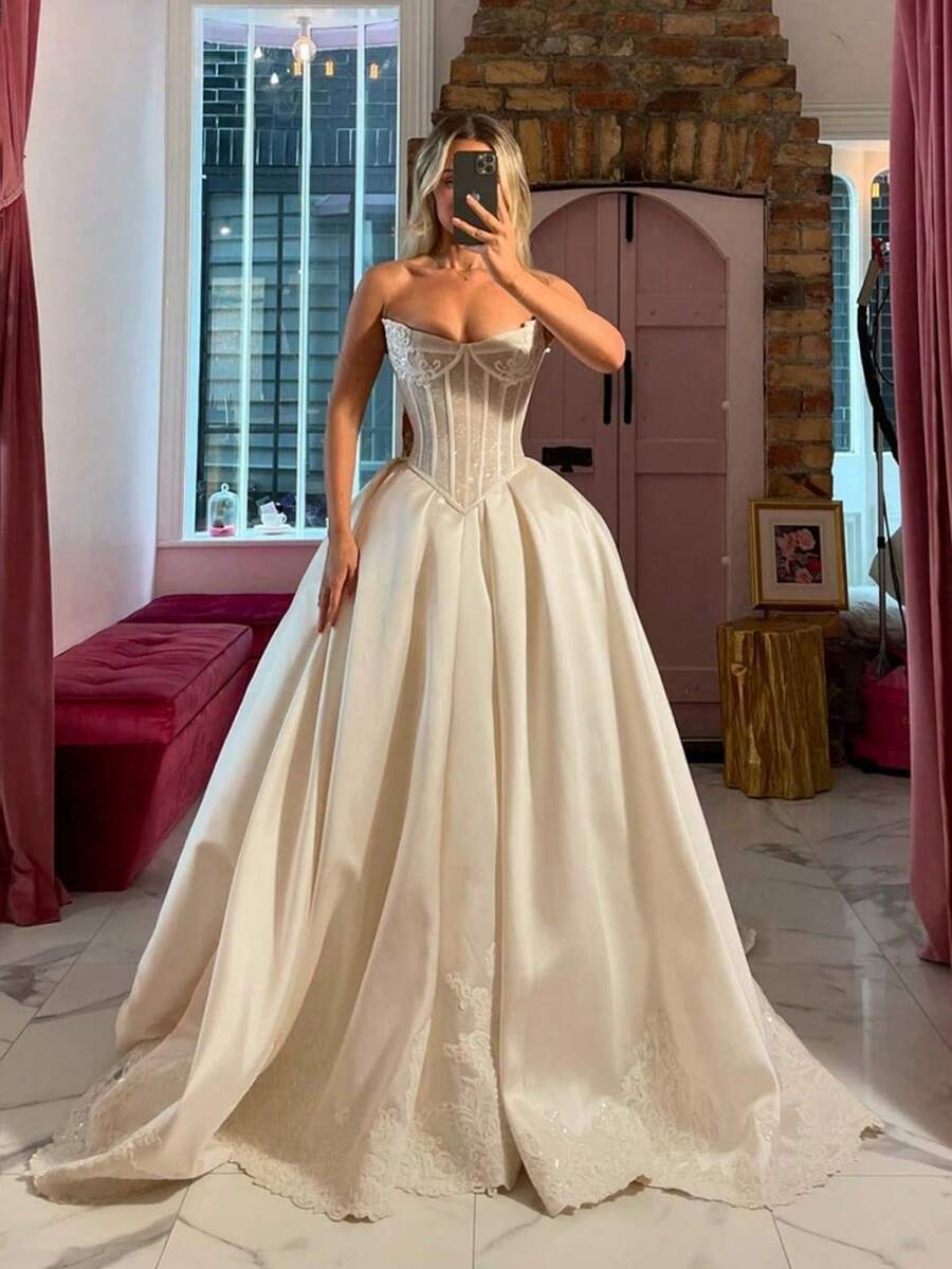 Elegant Sexy Strapless Corset Pleat A Line Satin Wedding Dress,Registry Office Dresses Bridal Gown,Evening Party Dress Birthday Party Dress Country Wedding,Romantic Church Ceremony Wedding Dress,Suitable For Wedding,Dating,Party,Singles' Party,Vacation,Formal Occasions,Dinner Dress,Prom Dress,Homecoming Dess,Cocktail Party,Wedding Guest Dress,Graduation - 白色 - 查看 1