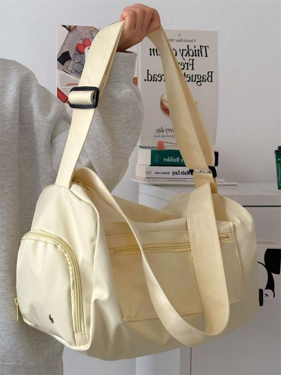 这款全新时尚百搭的纯色小丑主题包包，容量大，多口袋设计，还带有耳机孔。它轻便易携，适合户外旅行和短途出行。也可用于收纳学习用品、文具和其他物品。