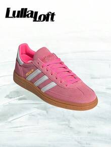 Adidas Handball Spezial Lucid Pink White (Women's)– Women's Lifestyle Sneakers – Shoes For Woman -Vintage - Autumn & Winter & Spring & Summer-Inspired Running Shoes, Shock-Absorbing Comfort, Gym To Streetwear Casual Wear -Back To School- Mother's Day Gifts-Father's Day Gift –JI2654 - Hồng sáng/Trắng giày/Vàng ánh kim - Xem 2