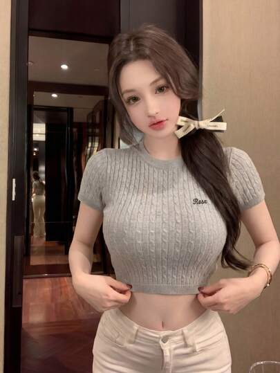 Áo croptop dệt kim xoắn cổ tròn hở vai và eo gợi cảm, mẫu mới Xuân/Hè dành cho nữ