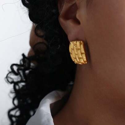 1 par de pendientes de botón cuadrados geométricos con textura dorada de acero inoxidable, adecuados para fiestas, uso diario y regalos de mujeres