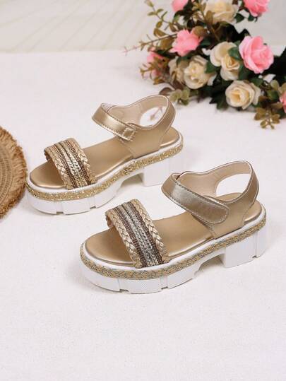 1 đôi sandal đế xuồng lấp lánh màu vàng cho bé gái lớn, quai đan nhiều màu sắc, mũi tròn, gót dày 3cm, khóa cài điều chỉnh, giày cao gót công chúa phong cách boho thời trang, phù hợp cho đi chơi, nghỉ lễ, dự tiệc, đi học, mùa xuân/hè.