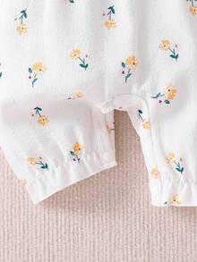 1 pieza Mono de verano para niñas, body con mangas cortas y cintura con volantes, body con mangas abullonadas con estampado floral, conjunto de niña bebé con estampado floral suave, adecuado para uso al aire libre, casual, fiesta, regalo de cumpleaños, regalo para el primer cumpleaños, 0-12 meses - Blanco - Ver 6