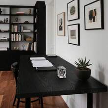 1卷自粘墙纸，黑色木纹纹理，防水，可移除，不留残胶，防油，耐刮擦，易于粘贴，哑光工业简约高级木纹饰面，适用于厨房台面、橱柜、衣柜、书桌、家具、墙面翻新。 - 木紋貼紙 - 查看 5