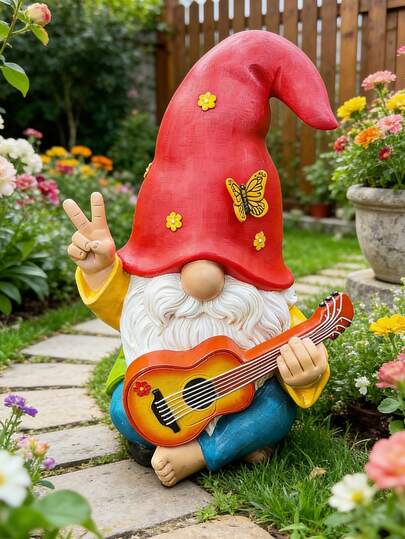 1件 Mood Lab 花园小矮人摆件，造型奇趣，弹着吉他——手绘小矮人，头戴红帽，手持和平标志和吉他，是花园花坛、露台角落和盆栽植物装饰的理想之选。增添俏皮的波西米亚风情，是小矮人爱好者的趣味户外装饰品。