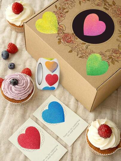 500 nhãn dán hình trái tim lấp lánh, được làm từ giấy tráng phủ chất lượng cao, kết cấu tinh tế với kim tuyến, thiết kế trái tim nhiều màu sắc rực rỡ, có lớp keo tự dính, thích hợp để đóng gói quà tặng, niêm phong thực phẩm, tiệc sinh nhật và nhiều hơn nữa.