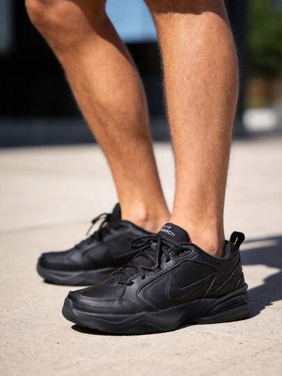 Nike Giày tập luyện nam, giày thể thao AIR MONARCH IV, giày sneaker đế dày thời trang, giày casual thoải mái với đệm khí AIR 415445-001. Phần trước của giày hơi hẹp, nên khuyến nghị đặt mua lớn hơn nửa size.