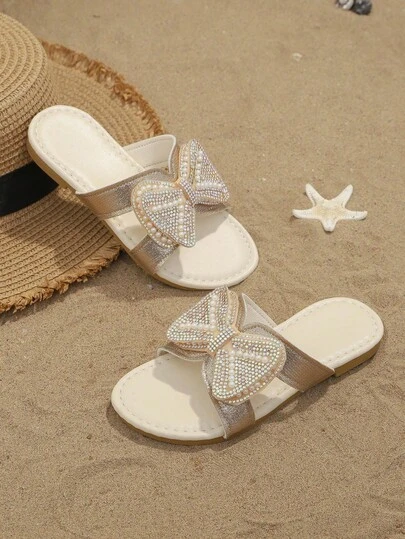 1 Pair Infant/Toddler Girls' Fashion Slippers, Glittery Colorful Sequin Bow Decor, Minimalist Round Toe Open-Toe Soft Non-Slip Slip-On Design, Bohemian Cute Princess Style Beach Flat Sandals, Suitable For Daily, Vacation, Casual, Holiday, Party, Spring/Summer New Arrival