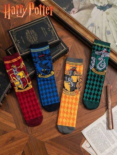  4 Pairs Women's Socks, Warner Bros Collaboration Magic School Series, Printed With School , Shield, Animal Cartoon Designs, Breathable & Warm, Suitable For Daily Wear, Spring/Summer