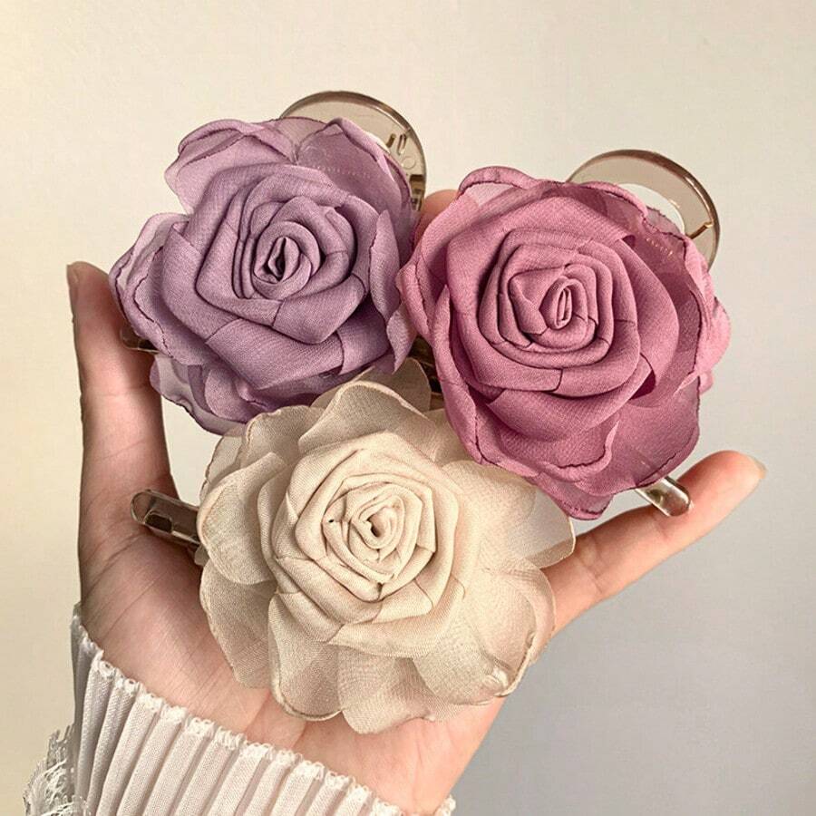 1个雪纺玫瑰花发夹，适合女性日常通勤、休闲外出、舞会、派对、度假、邮轮旅行等各种场合，是度假和邮轮旅行的必备单品。