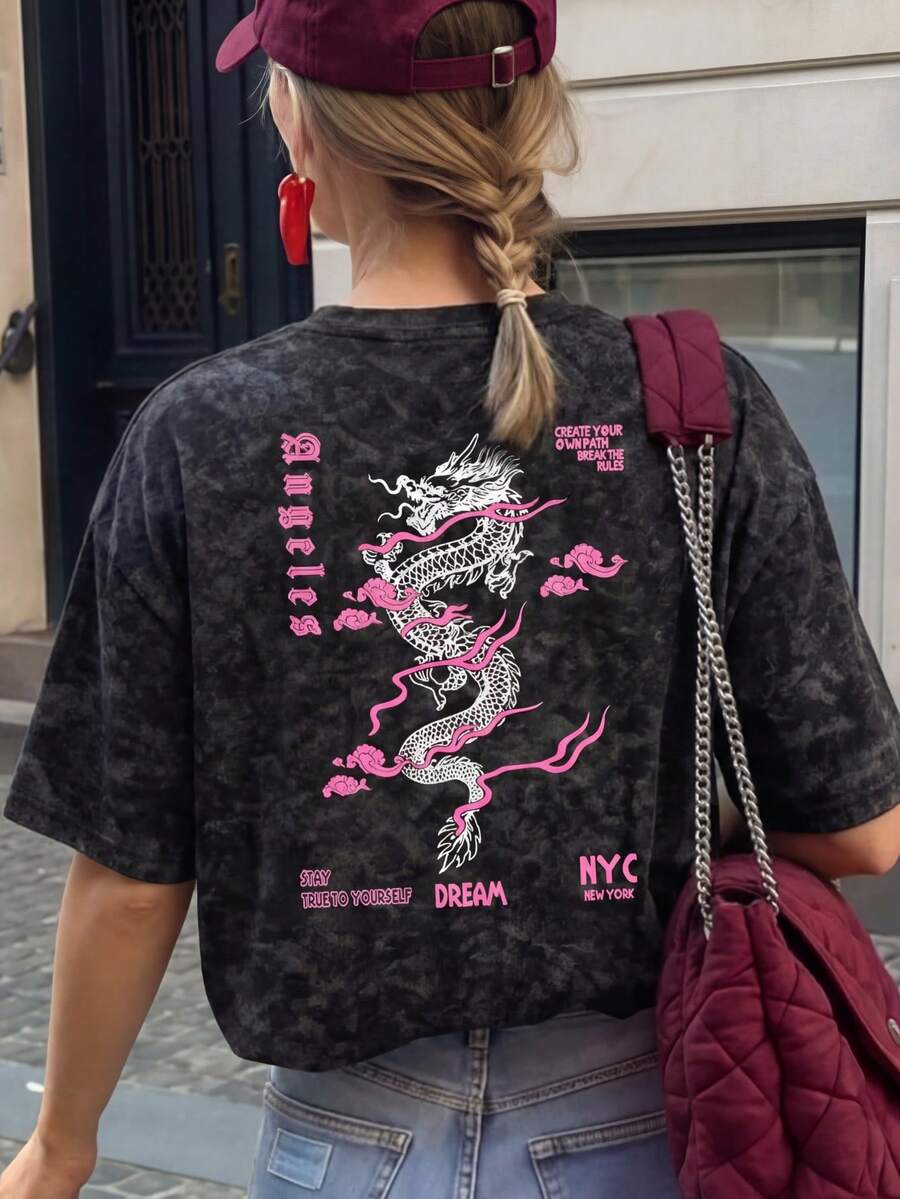男女皆宜的粉色龙纹印花水洗宽松T恤，舒适透气休闲上衣，Y2K朋克风短袖T恤，街头服饰，适合音乐节、约会、城市探索以及庆祝龙年夏季。