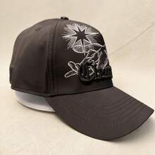 Gorra de béisbol ajustable, transpirable y de malla para hombre, con diseño de letras de hip-hop de AMIRI - Negro - Ver 2