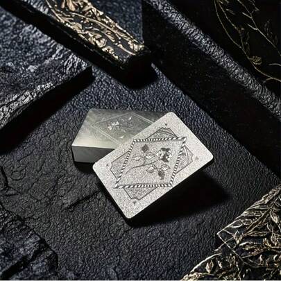 1/2 Set Of Waterproof Gold Foil Playing Cards - Waterproof Black Gold Foil Playing Cards - Plastic Playing Cards, Hot Stamping Process - Very Suitable For Magic And Collectors. Magic Playing Cards Are Fashionable, Waterproof, Wear-Resistant, And Creative Travel Gifts. The High-End Frosted Texture Is Suitable For Outdoor Activities, Friend Gifts, And Family Entertainment