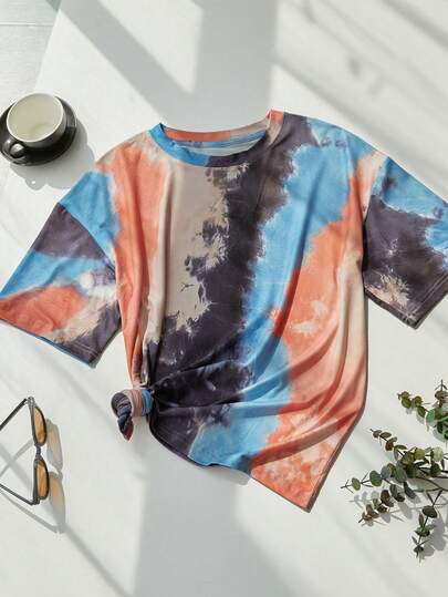 Áo thun nữ tay ngắn dáng rộng in số nhuộm tie-dye, thoải mái và năng động, thích hợp mặc mùa hè hoặc thể thao.