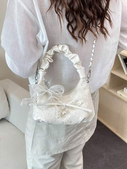 Túi xách nữ dây xích kim loại, túi đeo vai thời trang đính ngọc trai, túi xếp ly kèm nơ và khăn quàng cổ.