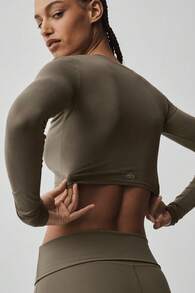 Alo Yoga Alo Alosoft Crop Finesse Long Sleeve True To Size Women's Olive Tree W3601r - 灰色 - 查看 2
