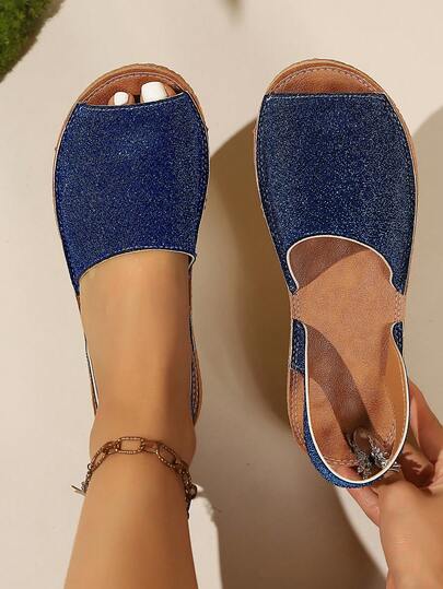 Sandal mùa hè mới, hở mũi, bằng da mềm, một quai, đế massage, thích hợp cho nữ.