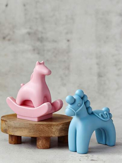 Khuôn nến hình ngựa bập bênh dễ thương, chất liệu silicon mềm mại, dễ tháo lắp và vệ sinh để tái sử dụng, đa năng/phù hợp cho nến, nhựa, thạch cao DIY, trang trí nhà cửa, trải nghiệm DIY thủ công, quà tặng độc đáo, thích hợp cho Ngày thiếu nhi, sinh nhật, tốt nghiệp, Ngày của Mẹ, tân gia và các dịp khác, phương tiện sáng tạo cho những người đam mê thủ công, các blogger về nhà cửa, cửa hàng quà tặng.